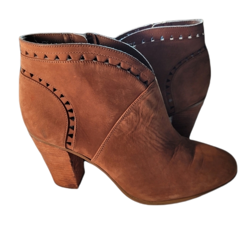 VINCE CAMUTO FRITAN SUEDE / LEATHER UPPERS BOOTS